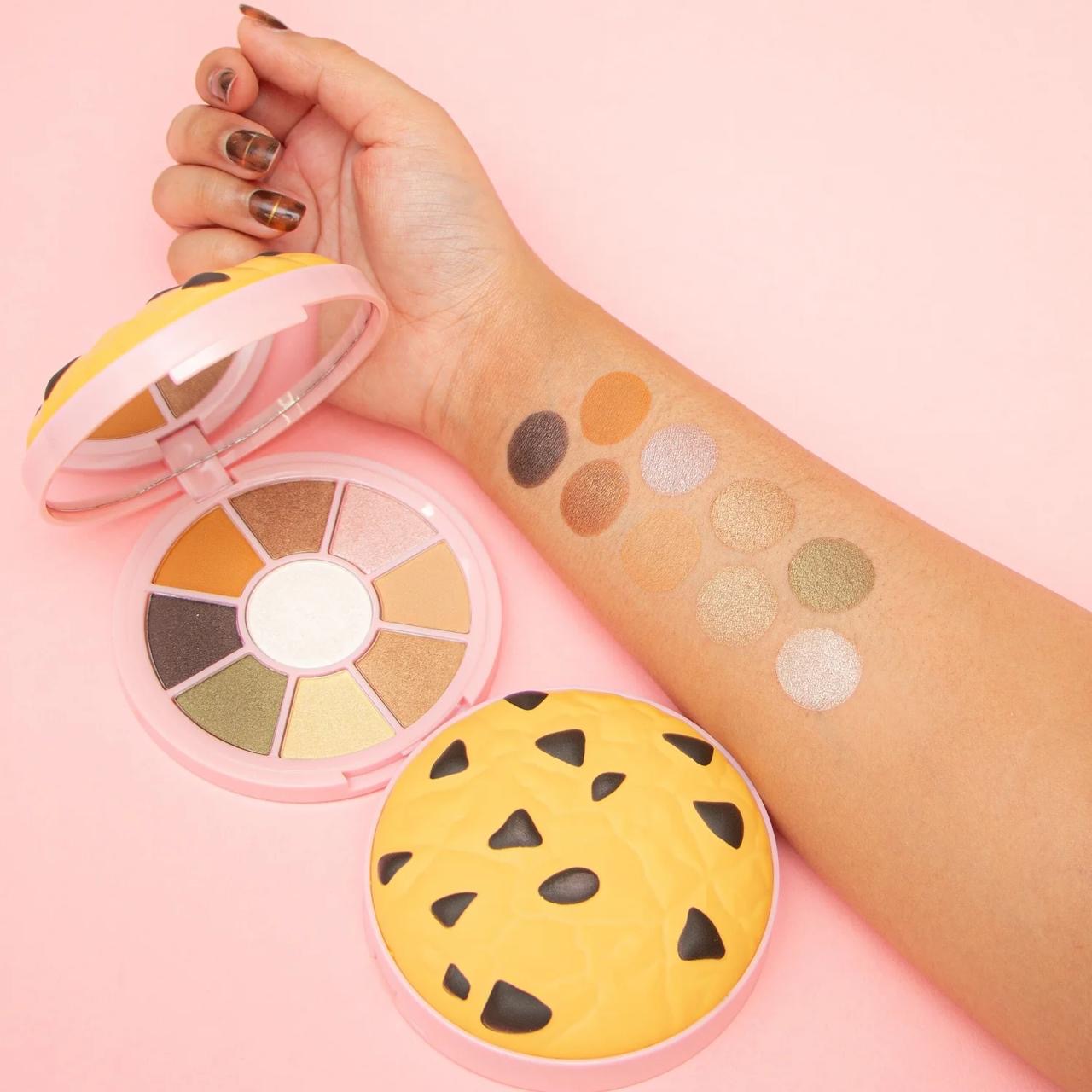 Revolutiion Chocolate Chip Cookie Shadow Palette
