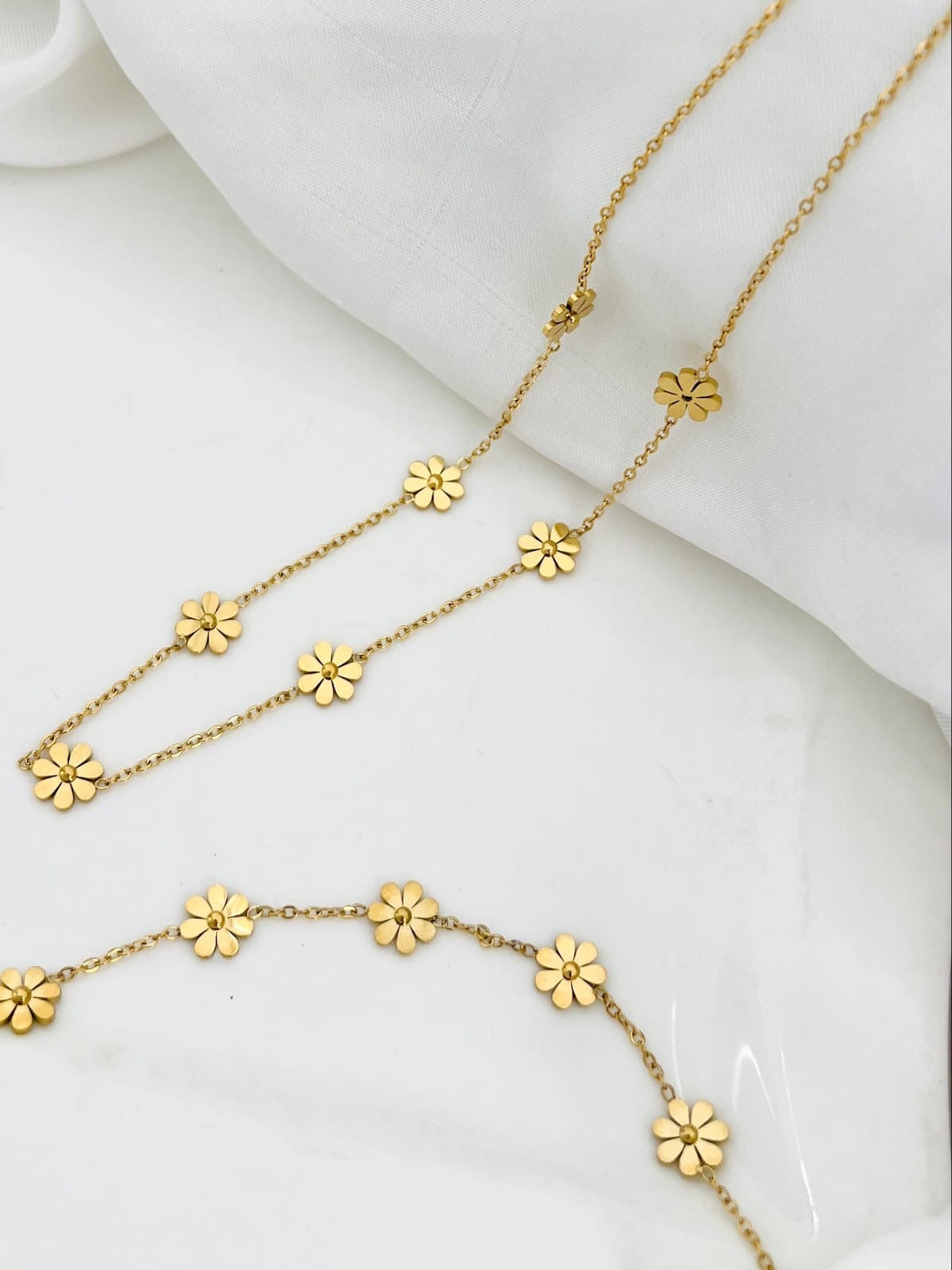 Stainless Steel Flowery Chain Necklace for Women – Elegant Floral Pendant Jewelry