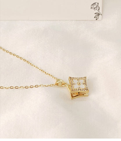 Clover Pendant in White color