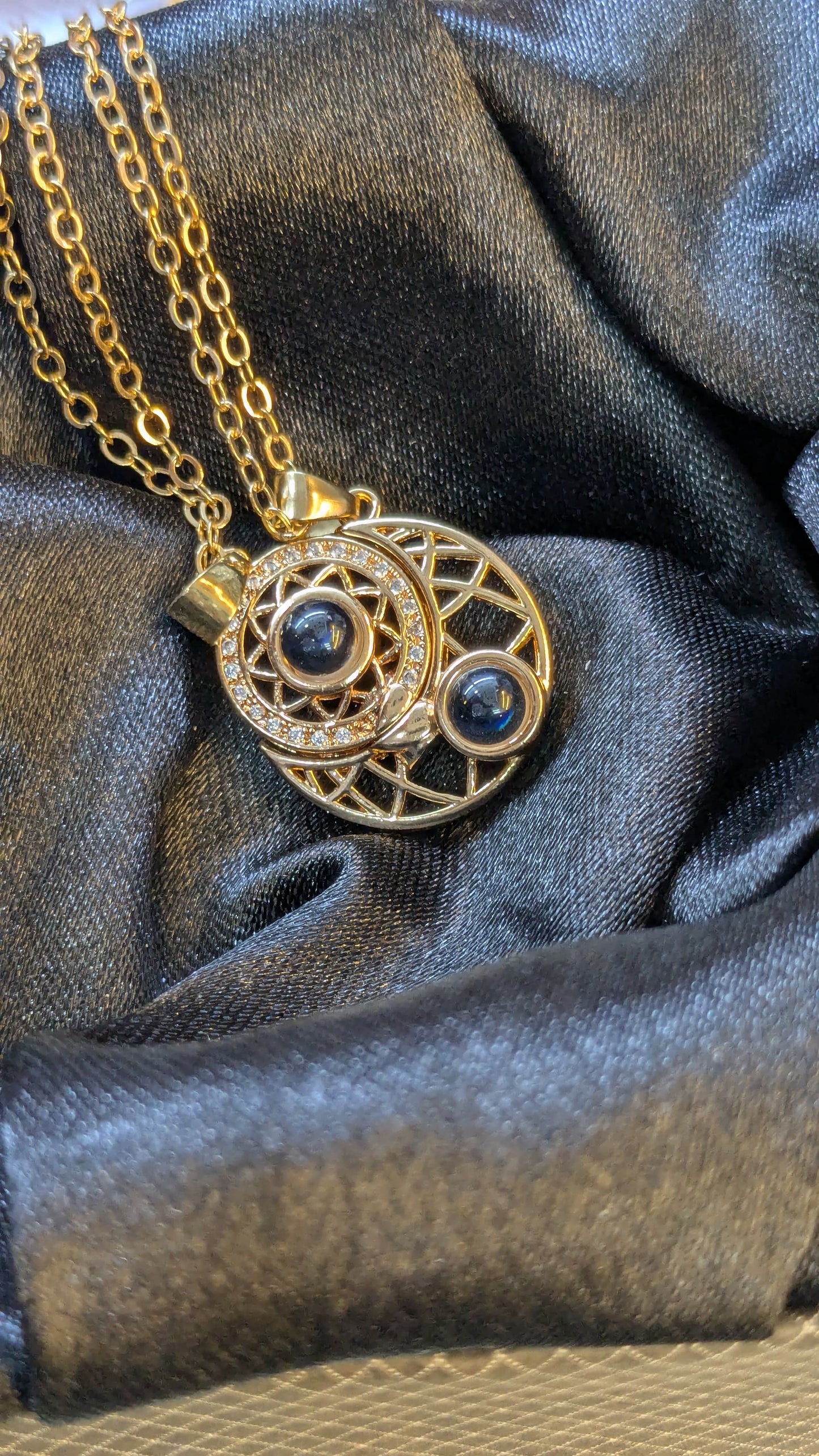 Sun and Moon Couple Necklace, Unisex Fashion Pendant Collarbone Chain in Gold Color
