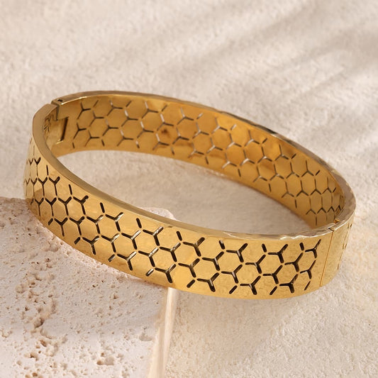 Elegant Unique Design Gold Plated Bracelet for Girls/Women