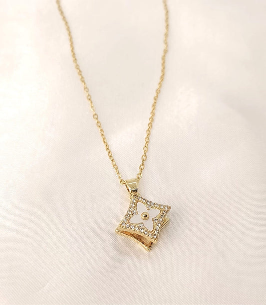 Clover Pendant in White color